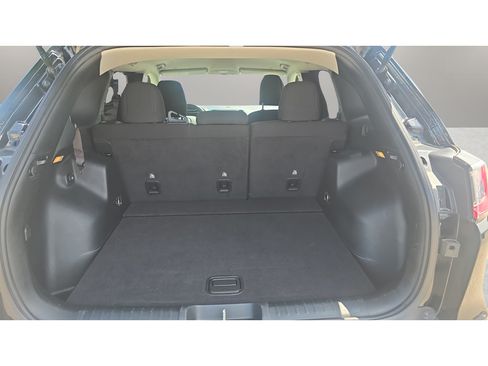 Used 2020 Jeep Cherokee Latitude FWD image 9