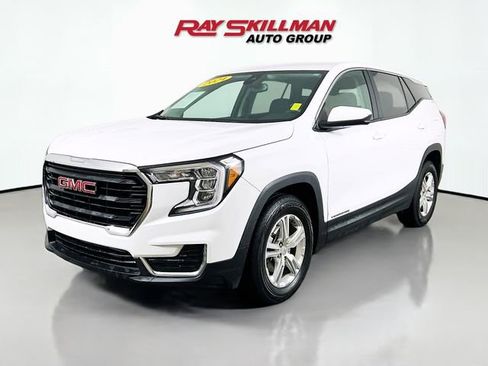Used 2024 GMC Terrain SLE image 3