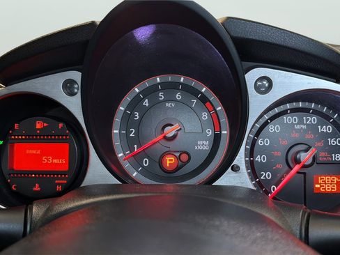 Used 2014 Nissan 370Z Coupe RWD image 29