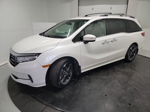 Certified 2023 Honda Odyssey Elite image 3