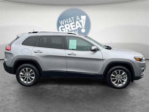 Used 2021 Jeep Cherokee Latitude Lux w/ Comfort/Convenience Group image 2