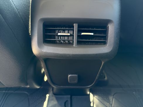 Used 2018 Chevrolet Equinox LT FWD image 44