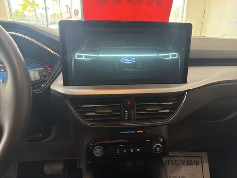 Used 2025 Ford Escape Platinum AWD/4WD image 14