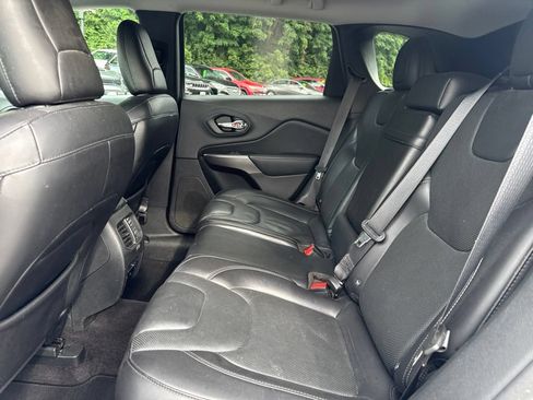 Used 2019 Jeep Cherokee Limited AWD/4WD image 12