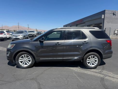 Used 2017 Ford Explorer XLT FWD image 3