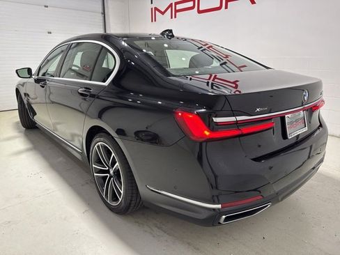 Used 2022 BMW 750i xDrive w/ Luxury Rear Seating Package image 7