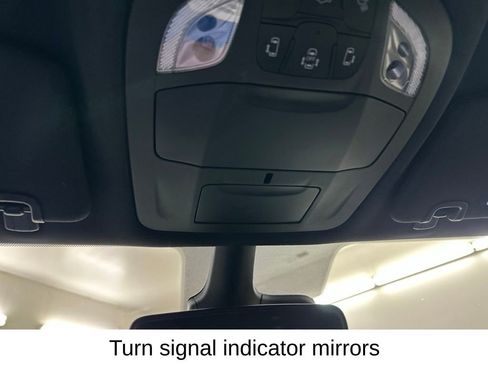 Used 2025 Chrysler Pacifica Select FWD image 44