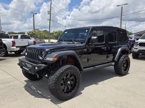 Used 2024 Jeep Wrangler Unlimited Rubicon AWD/4WD image 3