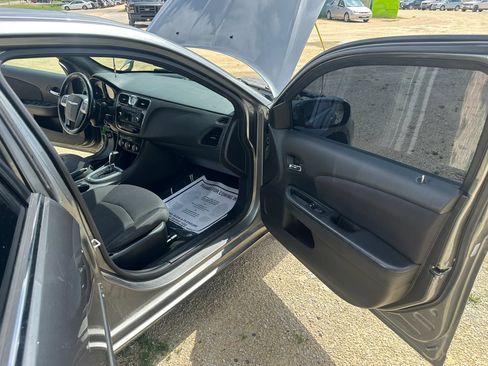 Used 2013 Chrysler 200 Touring FWD image 11