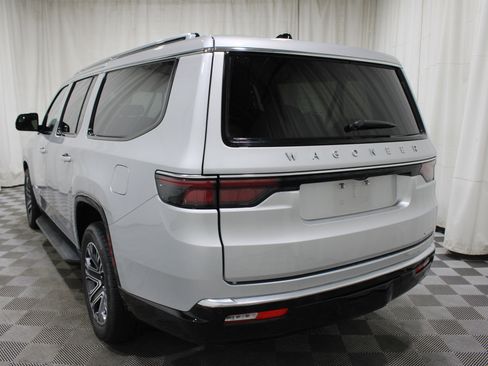 Used 2024 Jeep Wagoneer L Series II w/ Flexible Seating Group AWD/4WD image 33