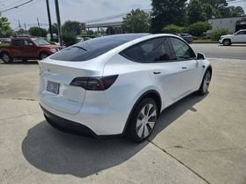 Used 2023 Tesla Model Y Long Range AWD/4WD image 3