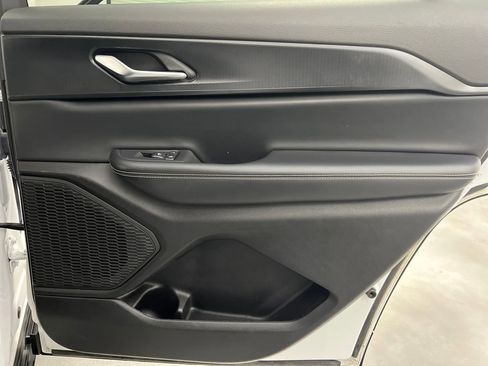 Used 2023 Jeep Grand Cherokee L Laredo image 21