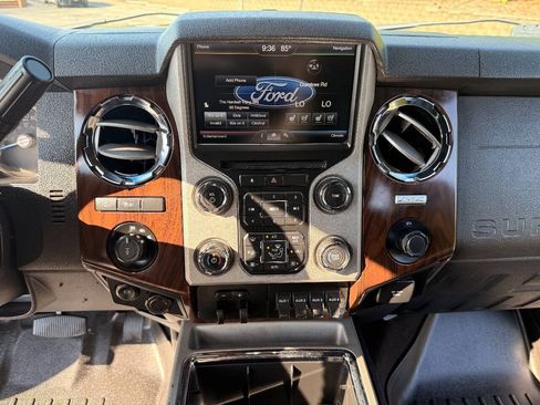 Used 2016 Ford F250 Lariat w/ Lariat Ultimate Package AWD/4WD image 13
