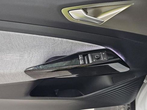 Used 2023 Volkswagen ID.4 Pro image 9