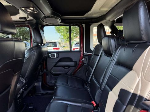 Used 2021 Jeep Wrangler Unlimited Sahara AWD/4WD image 17