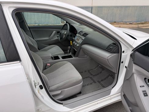 Used 2010 Toyota Camry image 19