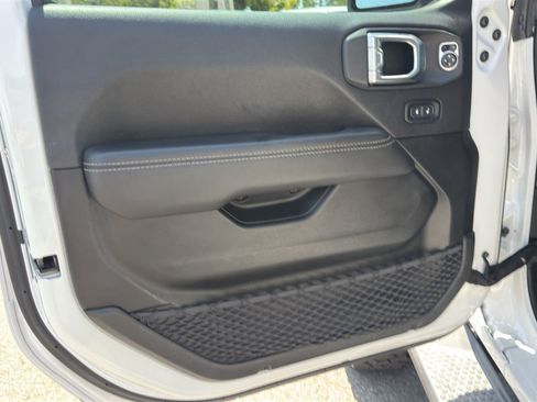 Used 2020 Jeep Wrangler Unlimited Sahara AWD/4WD image 29