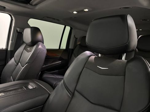 Used 2019 Cadillac Escalade ESV Luxury AWD/4WD image 31