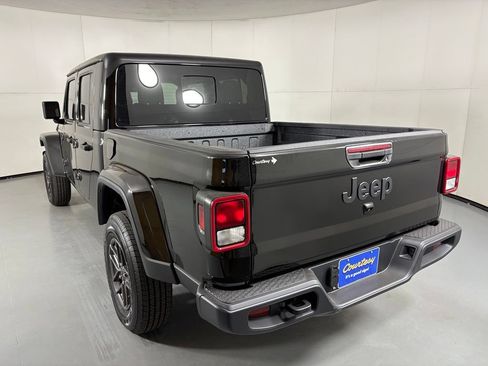 New 2026 Jeep Gladiator Sport AWD/4WD image 6