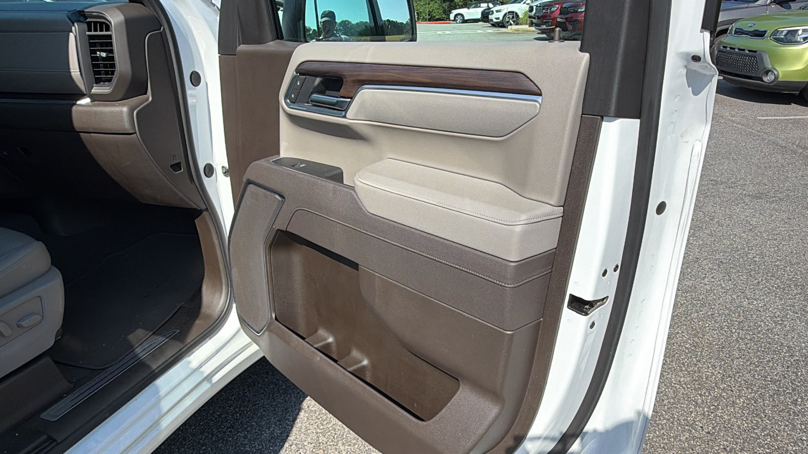 Used 2025 GMC Sierra 1500 SLT AWD/4WD image 17