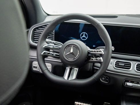 New 2026 Mercedes-Benz GLS 580 4MATIC image 11