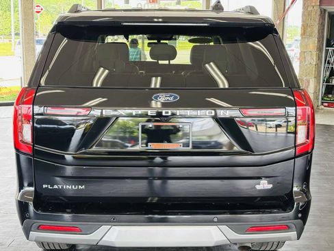 Used 2025 Ford Expedition Platinum w/ Driver's Package AWD/4WD image 8