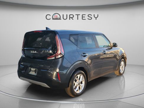 Used 2024 Kia Soul LX w/ Option Group 015 FWD image 3