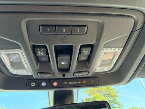 Used 2019 Chevrolet Silverado 1500 High Country w/ Z71 Off-Road Package AWD/4WD image 34