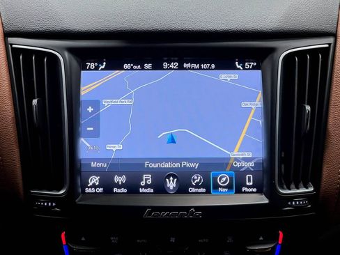 Used 2020 Maserati Levante Base image 11