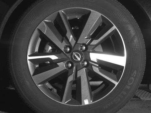 Used 2025 Nissan Versa SV FWD image 12