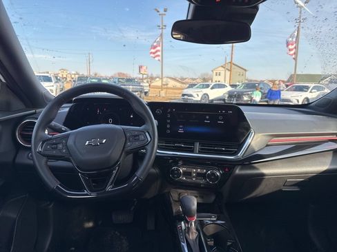 Used 2024 Chevrolet Trax RS w/ Sunroof Package FWD image 38