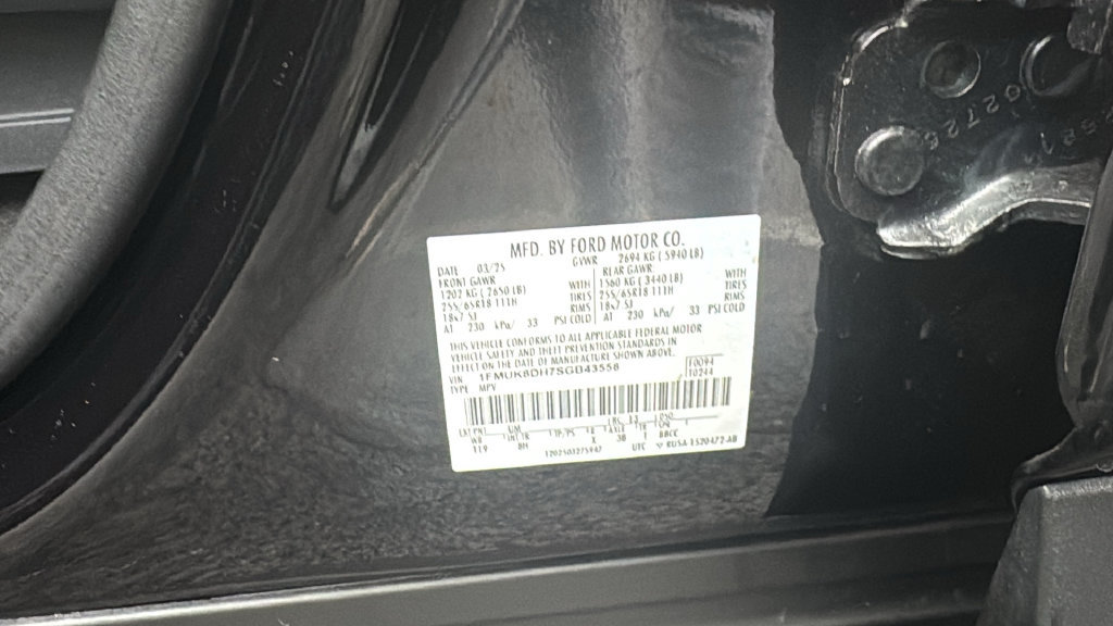 Used 2025 Ford Explorer Active AWD/4WD image 34