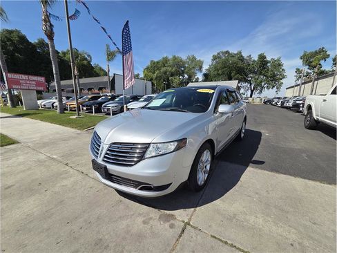 Used 2018 Lincoln MKT AWD w/ Technology Package image 1