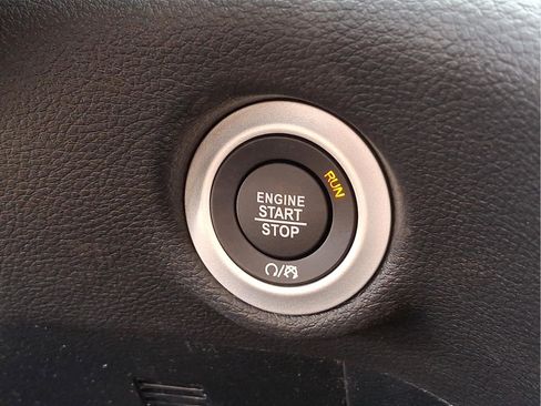 New 2026 Chrysler Pacifica Limited image 16