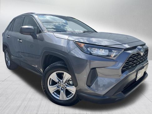 Used 2022 Toyota RAV4 LE AWD/4WD image 3