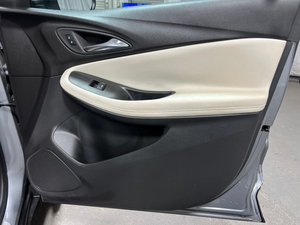 Used 2023 Buick Encore GX Preferred w/ Cold Weather Comfort Package FWD image 9