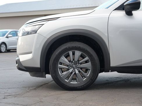 Used 2024 Nissan Pathfinder S AWD/4WD image 11