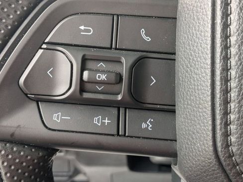 Certified 2025 Toyota Tacoma SR5 AWD/4WD image 17