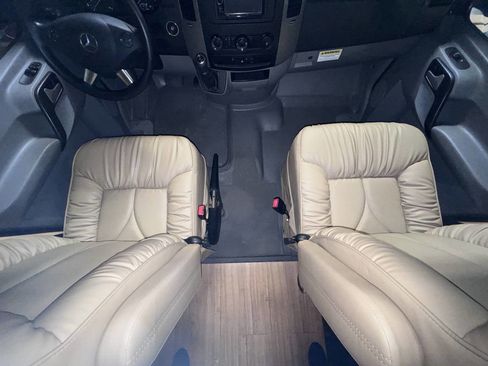 Used 2014 Mercedes-Benz Sprinter 2500 image 15