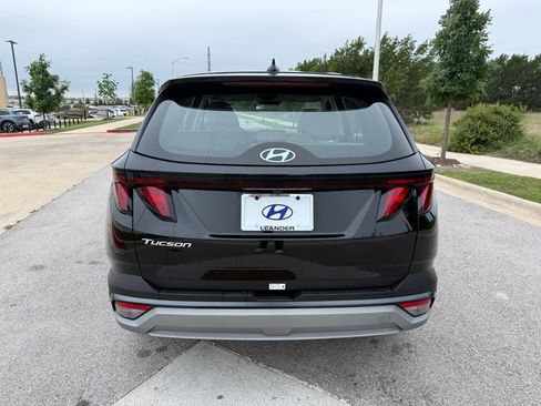 Certified 2025 Hyundai Tucson SE FWD image 6