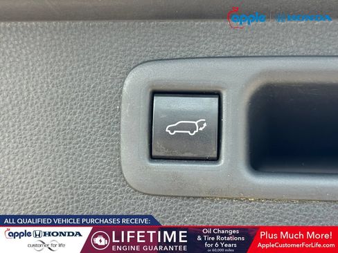 Used 2021 Toyota Highlander XLE AWD/4WD image 22