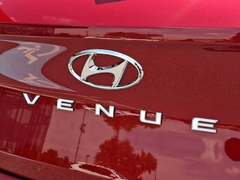 Used 2023 Hyundai Venue Limited FWD image 29