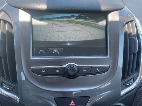 Used 2018 Chevrolet Cruze LT w/ LT Convenience Package FWD image 17