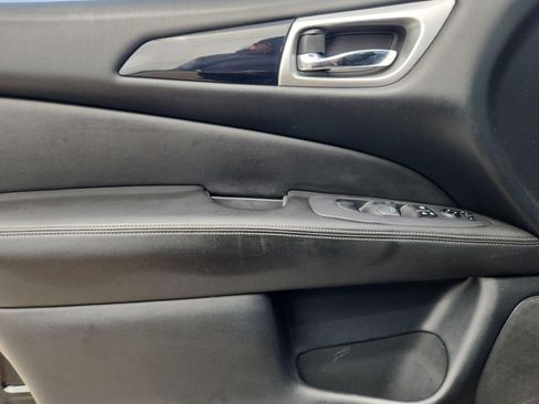 Used 2019 Nissan Pathfinder SV FWD image 13