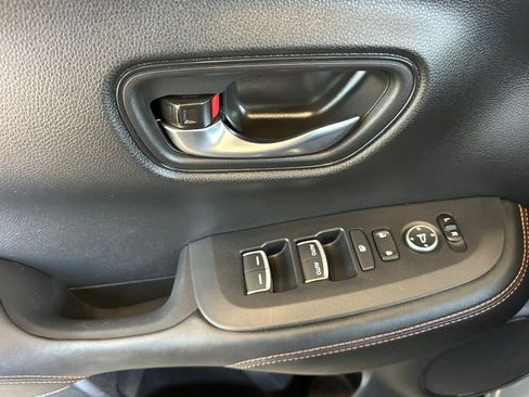 Used 2025 Honda HR-V Sport image 11