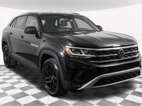 Used 2023 Volkswagen Atlas Cross Sport SE w/ Black Wheel Package AWD/4WD image 13