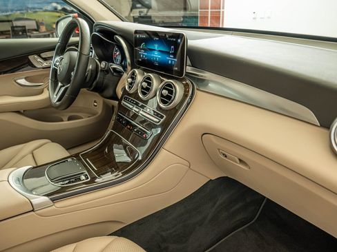 Certified 2022 Mercedes-Benz GLC 300 4MATIC image 36