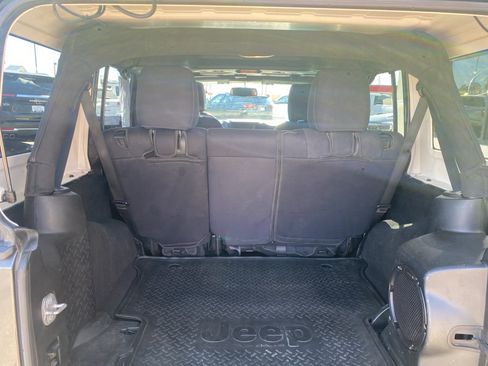 Used 2014 Jeep Wrangler Unlimited Rubicon AWD/4WD image 9