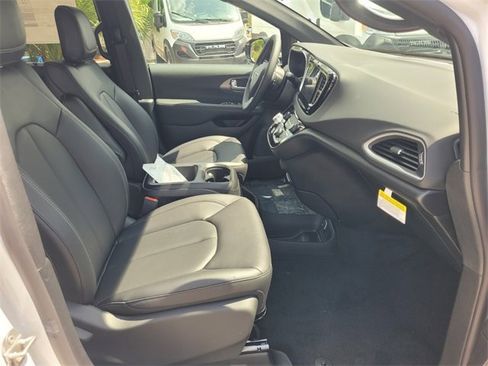 New 2026 Chrysler Voyager LX image 14