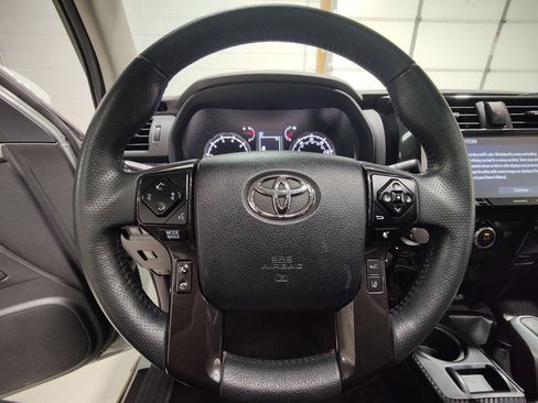 Used 2022 Toyota 4Runner TRD Off-Road Premium AWD/4WD image 37